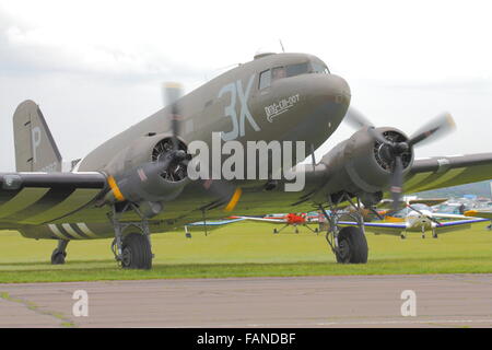 Douglas C47 Dakota in D-Day colours getting ready for take off at Abingdon Airfield Stock Photo