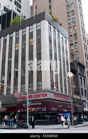 NEW YORK, Diamond Center Row between Fifth Avenue and 47th Avenue Sisth. This street, also called diamond district, was born in Stock Photo