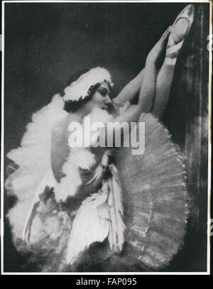 1925 - Anna Pavlova in her famous dance ''The Dying Swan' (Credit Image: © Keystone Pictures USA/ZUMAPRESS.com) Stock Photo