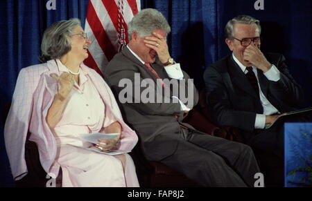 File. 1st Jan, 2016. DALE BUMPERS (August 12, 1925 - January 1, 2016) a former U.S. senator and Arkansas governor who defended President B. Clinton during his impeachment trial, died Friday. He was 90. Bumpers, a Democrat, died at his home in Little Rock after suffering from Alzheimer's disease and a broken hip. Pictured: June 9, 1999 - Bethesda Maryland: National Institutes of Health: (l to r) Betty Bumpers, Bill Clinton and Senator Dale Bumpers at dedication the ''Dale and Betty Bumper Vaccine Research Center'' at the NIH. The new center will seek a vaccine for AIDS. Clinton is responding Stock Photo