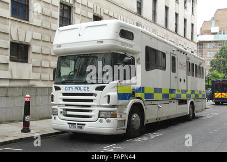 A CITY POLICE HORSE BOX TRUCK IN LONDON Stock Photo