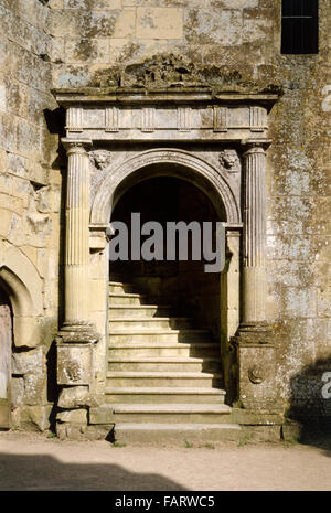 OLD WARDOUR CASTLE Wiltshire Arched doorway and grand stairway leading to the hall The doorway was redesigned in the 1570's as Stock Photo