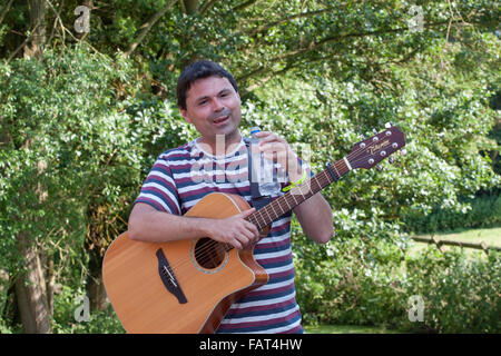 Paul Thompson on the busking stage at the 2013 Maverick Festival Stock Photo