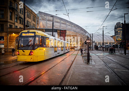 Manchester Metrolink tram leaving Victoria Station along second crossing   Tram metrolink light rail rapid commuters transportat Stock Photo