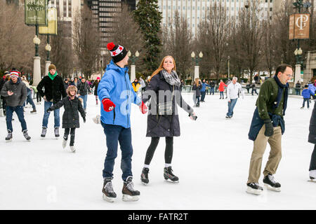 Chicago, USA 4th January 2016. Skaters at Millennium Park weather a lake effect snow shower blowing in from Lake Michigan. After a relatively balmy December, 2016 started off on a colder note. Credit:  Todd Bannor/Alamy Live News Stock Photo