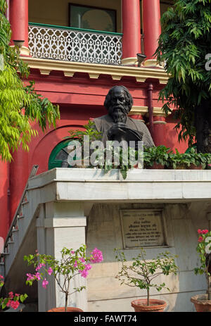 Bust of Tagore at Rabindranath Tagore’s House (Jorasanko Thakurbari) in Jorasanko, Kolkata, India. Stock Photo