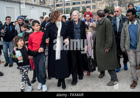 Athens, Greece. 05th Jan, 2016. Vanessa Redgrave visits a refugee center in Athens Credit:  Elias Verdi/Alamy Live News Stock Photo