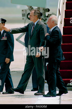 Camp Springs, Maryland. 8-11-1992 President George H.W. Bush arrives at Andrews Air Force on Air Force One. Traveling with the US President is Israeli Prime Minister Yitzhak Rabin  Credit: Mark Reinstein Stock Photo