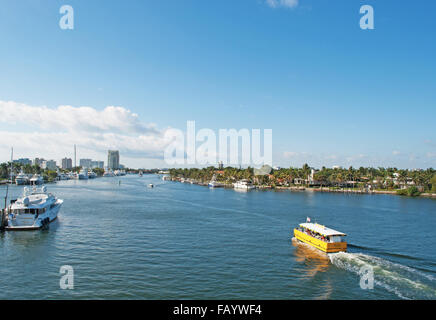 United States of America, Florida, daily life: boats on the canal of Fort Lauderdale, Ft. Lauderdale, skyline, skyscrapers, sailing, cruising Stock Photo