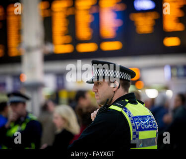 The Metropolitan Police are posting more officers in Underground Stations following the suspected terrorist attack at Leytonstone Underground Station.  Featuring: British Transport Police Officer Where: London, United Kingdom When: 06 Dec 2015 Stock Photo