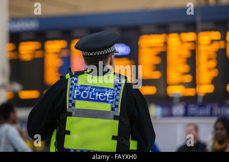 The Metropolitan Police are posting more officers in Underground Stations following the suspected terrorist attack at Leytonstone Underground Station.  Featuring: British Transport Police Officer Where: London, United Kingdom When: 06 Dec 2015 Stock Photo