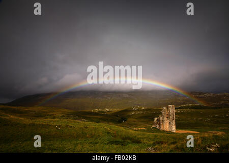 Rainbow over Loch Assynt Coigach Ardvreck castle ruin (Scotland) Stock Photo