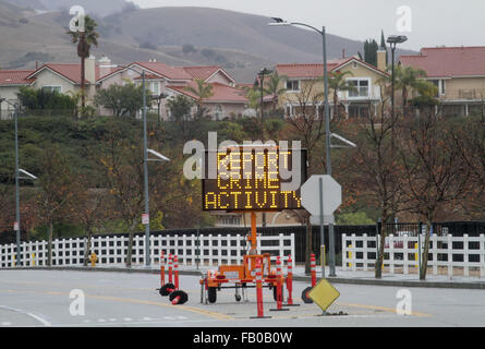 Los Angeles, California, USA. 06th Jan, 2016. Photo taken on Jan. 6, 2016 shows a view of an empty residential area near the Aliso Canyon Gas Storage Facility at the Porter Ranch area of Los Angeles, California, the United States. California Governor Jerry Brown on Wednesday declared a state of emergency in a Los Angeles neighborhood after a massive gas leak has forced thousands of residents to relocate over past months. Methane leak was discovered on Oct. Credit:  Xinhua/Alamy Live News Stock Photo