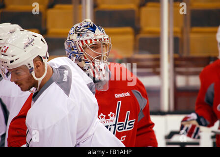 Boston, Massachusetts, USA. 5th Jan, 2016. German ice hockey goal keeper Philipp Grubauer form the NHL club Washington Capitals pictured during training at the TD Garden in Boston, Massachusetts, USA, 5 January 2016. PHOTO: HEIKO OLDOERP - NO WIRE SERVICE - © dpa/Alamy Live News Stock Photo