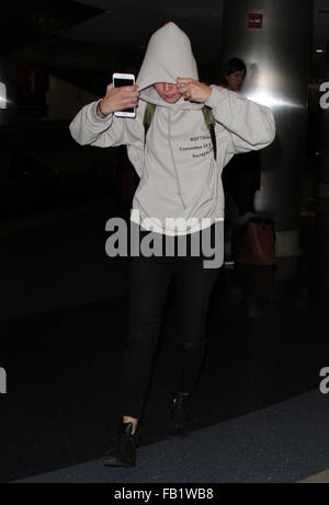 Model Sarah Snyder departs from Los Angeles International Airport  Featuring: Sarah Snyder Where: Los Angeles, California, United States When: 07 Dec 2015 Stock Photo