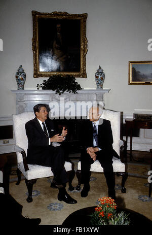 Washington, DC., USA, 15th September,  9-15-1987 President Ronald Reagan meets with Russian Foreign Minister Eduard Shevardnadze in the Oval Office of the White House. Credit: Mark Reinstein Stock Photo