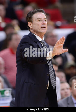 Raleigh, North Carolina, US. 7th Jan, 2016. RICK PITINO, Louisville's head coach instructs his players. The North Carolina State University Wolfpack hosted the Louisville Cardinals at the PNC Arena in Raleigh, N.C. Credit:  Fabian Radulescu/ZUMA Wire/Alamy Live News Stock Photo