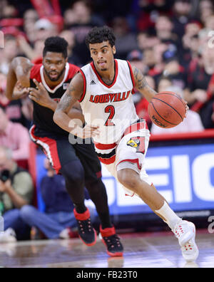 Raleigh, North Carolina, US. 7th Jan, 2016. QUENTIN SNIDER (2) of Louisville brings the ball upcourt. The North Carolina State University Wolfpack hosted the Louisville Cardinals at the PNC Arena in Raleigh, N.C. Credit:  Fabian Radulescu/ZUMA Wire/Alamy Live News Stock Photo