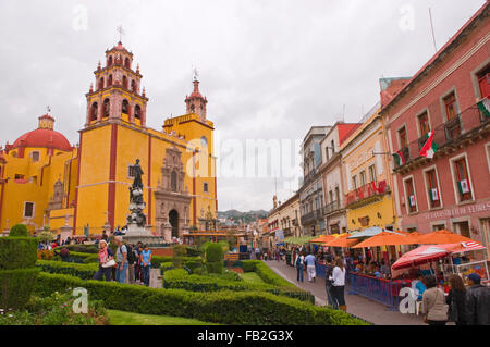 Plaza de la Paz with the Basilica Colegiata de Nuestra Senora prominent in the square, Guanajuato, Mexico, South America Stock Photo