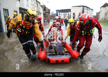 An elderly woman is rescued from her flooded home in York, Yorkshire, UK, after both the River Ouse and Foss burst their banks. Stock Photo