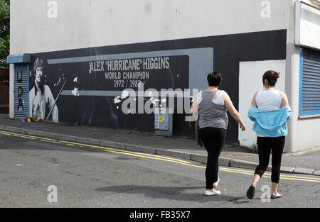 Irish Snooker star Higgins dies. Residents of Sandy Row walk past a mural of former snooker champion Alex Higgins, near his home Stock Photo