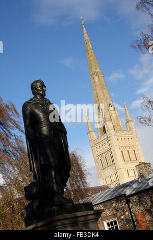 Satue of the Duke of Wellington and the Spire of Norwich Cathedral Stock Photo