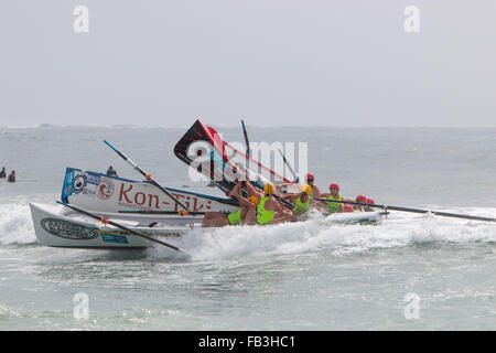 Sydney, Australia. 9th January, 2016. Collision during Ocean Thunder elite pro mens and womens surf boat racing at Dee why Beach, Sydney, this is round 3 and involves teams from Bilgola,Freshwater,Collaroy,Dee Why, Batemans Bay,Bondi  and many others Credit:  model10/Alamy Live News Stock Photo