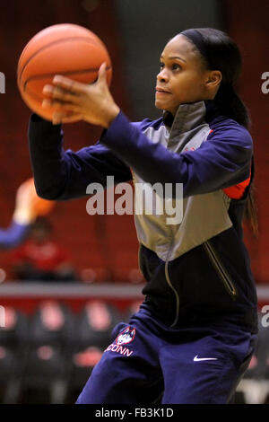 Houston, TX, USA. 08th Jan, 2016. Connecticut Huskies guard Moriah Jefferson (4) warms up prior to the NCAA women's basketball game between Houston and Connecticut from Hofheinz Pavilion in Houston, TX. Credit image: Erik Williams/Cal Sport Media/Alamy Live News Stock Photo