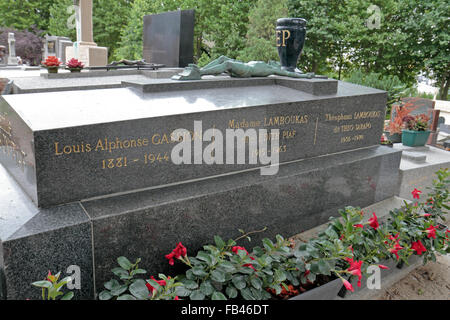 The tomb of the Gassion-Piaf family including Édith Piaf in the Père Lachaise Cemetery, Paris, France. Stock Photo