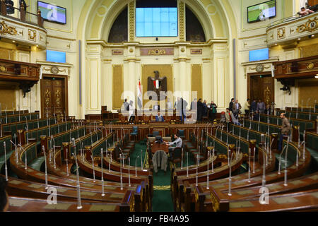 Cairo, Egypt. 9th Jan, 2016. Staff members make preparation inside the People's Assembly for the opening session of the new parliament in Cairo, Egypt, on Jan. 9, 2016. The first meeting of Egypt's newly elected parliament will kick off on Sunday. © Ahmed Gomaa/Xinhua/Alamy Live News Stock Photo