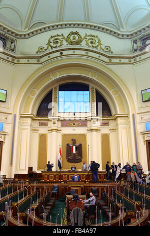 Cairo, Egypt. 9th Jan, 2016. Staff members make preparation inside the People's Assembly for the opening session of the new parliament in Cairo, Egypt, on Jan. 9, 2016. The first meeting of Egypt's newly elected parliament will kick off on Sunday. © Ahmed Gomaa/Xinhua/Alamy Live News Stock Photo