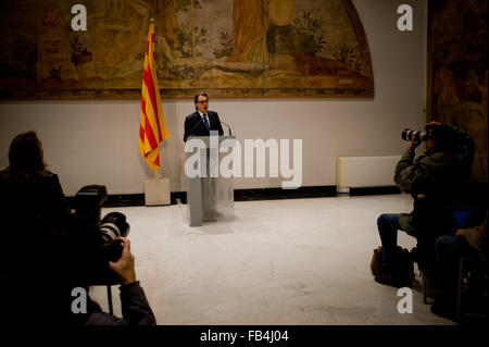 Barcelona, Spain. 9th January, 2016. Acting catalan president and leader of the Junts Pel Si party ARTUR MAS addresses journalists during the press conference that was held in the Palau de la Generalitat  (Catalan government headquarters) in Barcelona, Spain. The pro-independence catalan parties Junts Pel Si and CUP have reached an agreement that will allow the formation of a separatist government in the Catalan Parliament. After three months of negotiations Artur Mas has ceded his position as president which was one of the conditions of the CUP. Credit:   Jordi Boixareu/Alamy Live News Stock Photo