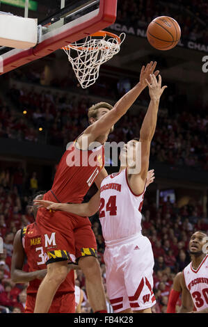 Maryland guard/forward Jake Layman (10) dunks against Virginia guard ...