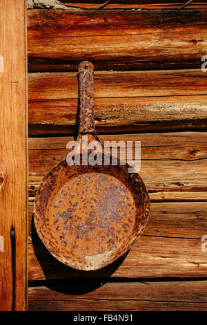 Rusty pan on a wall, Old Wooden Cabin, First Ranger Cabin, Yoho Nationalpark, British Columbia, Canada Stock Photo