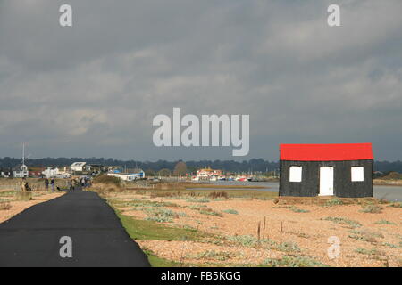 A DISTINCTIVE RED-ROOFED FISHING HUT ON A COASTAL FOOTPATH IN THE POPULAR TOURIST SPOT OF RYE HARBOUR IN EAST SUSSEX Stock Photo