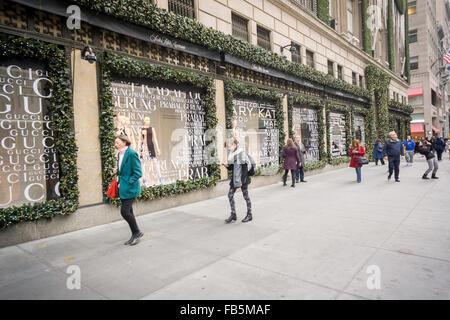 Shoppers outside of the Saks Fifth Avenue flagship store in New York on Friday, January 8, 2016. Hudson's Bay, the Canadian owner of Saks and Lord & Taylor, has purchased the ecommerce flash sale website Gilt Groupe for $250 million, a quarter of its value in 2011. (© Richard B. Levine) Stock Photo