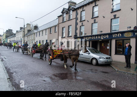 Drimoleague, Ireland. 10th January, 2016. A spectator gives the thumbs up to a line of participants outside the Drimoleague Inn at the finish of the Drimoleague to Drinagh Cheval. The Cheval was held to raise funds for COPE Foundation. Credit: Andy Gibson/Alamy Live News Stock Photo