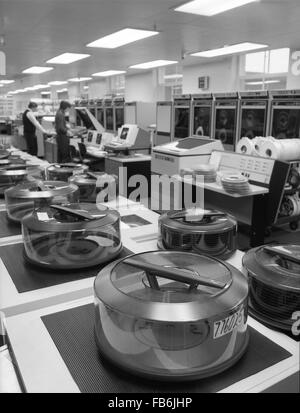 ICL 2900 Series mainframe computer installation and programmers at the Milk Marketing Board head office in Thames Ditton c1980 Stock Photo