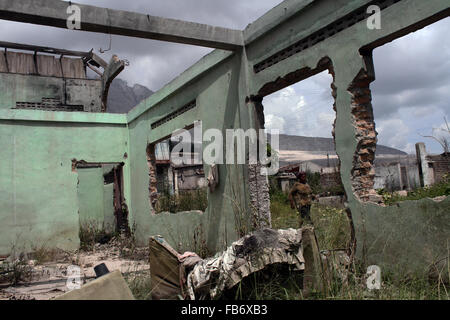 Sumatra, Indonesia. 11th Jan, 2016. A resident of the village of Guruh Kinayan are among the left of the destroyed house following an increase in volcanic smoke and ash during the eruption of Mount Sinabung, in North Sumatra, Indonesia on January 11, 2016. Credit:  Ivan Damanik/Alamy Live News Stock Photo