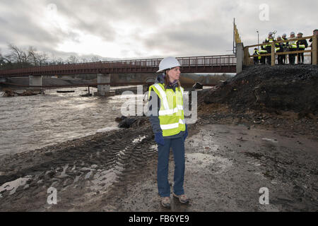 Selkirk, UK. 11th January, 2016.   First ever national flood plan for Scotland  Flood risk management strategy launch, Environment Minister Dr Aileen McLeod today visited Selkirk Flood Protection Scheme (11 January, 2016) to launch the national flood risk management plan for Scotland. Dr McLeod met with representatives from SEPA and the local council to discuss partnership working to prevent flooding in local areas.  Credit:  Rob Gray/Alamy Live News Stock Photo