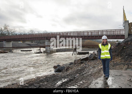 Selkirk, UK. 11th January, 2016.   First ever national flood plan for Scotland  Flood risk management strategy launch, Environment Minister Dr Aileen McLeod today visited Selkirk Flood Protection Scheme (11 January, 2016) to launch the national flood risk management plan for Scotland. Dr McLeod met with representatives from SEPA and the local council to discuss partnership working to prevent flooding in local areas.  Credit:  Rob Gray/Alamy Live News Stock Photo