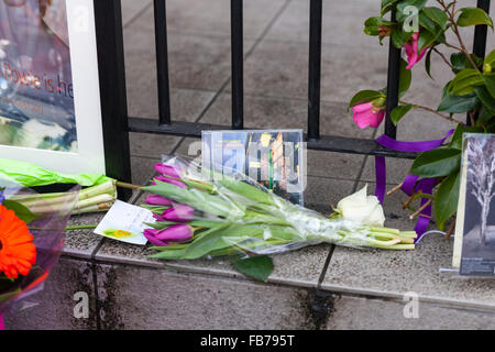 Beckenham, South London, 11th January 2016. Tribute messages and flowers at the former Three Tuns Pub (now a restaurant), where David Bowie launched his early career with frequent Sunday appearances and founded a folk club, later developing in the Arts Lab. Musician David Bowie died on 10th January, aged 69. Credit:  Imageplotter News and Sports/Alamy Live News Stock Photo