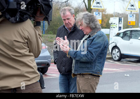 Jeremy Clarkson & James May filming at Reading Service Station, England, on 24th November 2015, for their new Amazon Prime show. Stock Photo