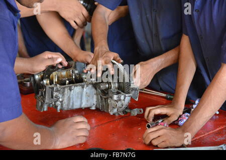 Mumbai, India - October 26, 2015 - Teenager from children«s doing training to become a car mechanician in education center power Stock Photo