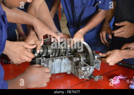 Mumbai, India - October 26, 2015 - Teenager from children«s doing training to become a car mechanician in education center power Stock Photo