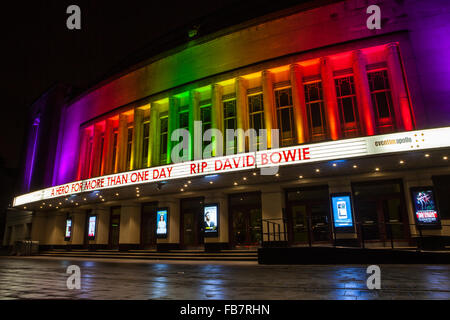 London, UK. 11th January, 2016.  ‘RIP DAVID BOWIE’ message on the exterior of the Eventim Apollo (formerly known as the Hammersmith Apollo), marking the sad announcement of his death, on 11th January 2016. The venue is best known for location of Bowie’s last performance as Ziggy Stardust. Credit:  Chris Dorney/Alamy Live News Stock Photo