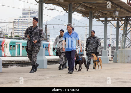 Rio de Janeiro, Brazil, 11th January 2016: BAC-Action Battalion with Dogs conducts training against terrorism for the Olympic Games Rio 2016. The BAC dogs are trained to identify weapons, drugs and explosives in different situations. BAC dogs trained at the Central do Brasil railway station Credit:  Luiz Souza/Alamy Live News Stock Photo