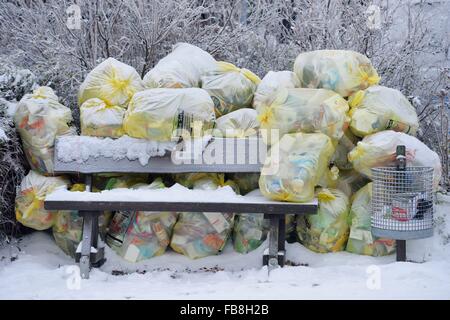 Plastics, cans and polystyrene are collected in 'Gelbe Sack' yellow plastic bags in Germany, Germany, 07. January 2016. Photo: Frank May