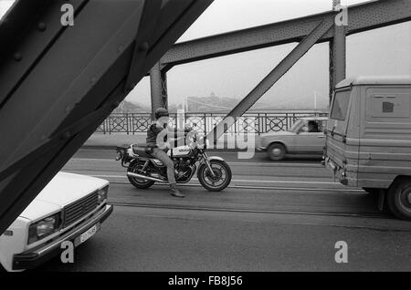 Glance on Bupapest at the time of the Nineties. -  1990  -  Hungary / Budapest  -  Glance on Bupapest at the time of the Nineties. -  Daily-life scene. Drivers and a motorist in Liberty Bridge.   -  Philippe Gras / Le Pictorium Stock Photo