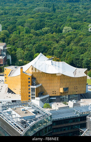 Berliner Philharmonie concert hall and Tiergarten park, Berlin, Brandenburg, Germany Stock Photo